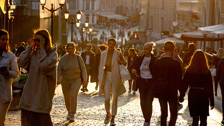 Περιορισμό στο σπίτι για τις ευπαθείς ομάδες και τηλεργασία συνιστούν οι Αρχές στη Ρωσία